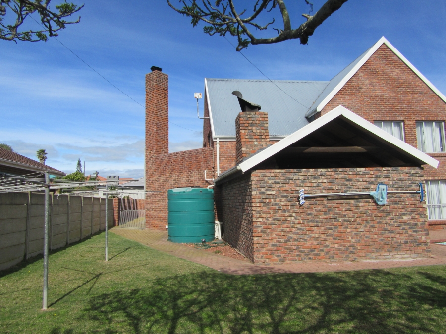 5 Bedroom Property for Sale in Fraaiuitsig Western Cape